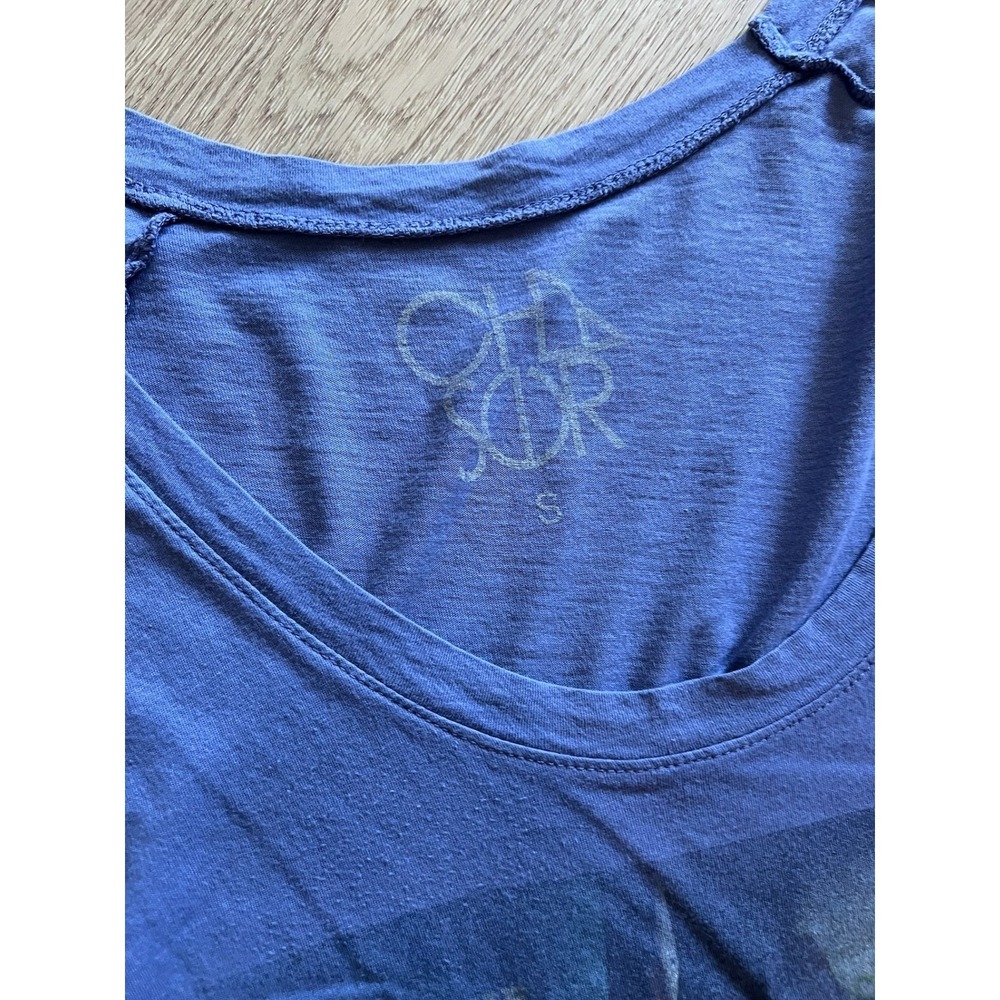 Chaser Graphic Long Sleeve Top Blue Artsy Street Scene Women's Size Small - Picture 4 of 6